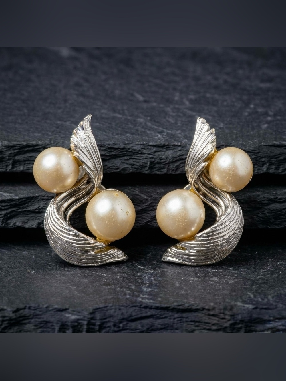 Vintage 60s Lisner Cream Faux Pearl Ribbon Swirl Silver Tone Clip On Earrings